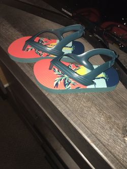 $5 NEW Baby old navy sandals.. Size 8