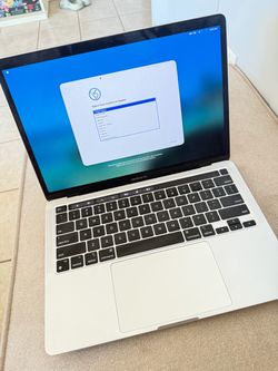 MacBook Pro 2020 M1 Chip + trackpad and mouse