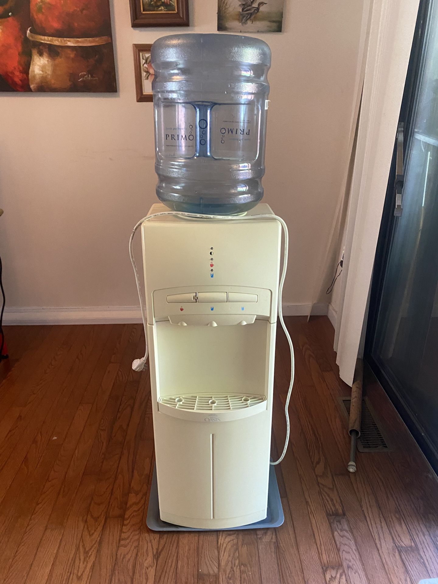 Oasis Corporation Drinking Water Cooler W/ Water Jug
