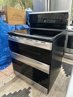 Kenmore Elite Glass top range with double oven in excellent  working conditions conditions!