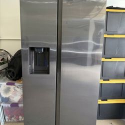 Samsung 28 cu. ft. Side-by-Side Refrigerator - Black Stainless Steel