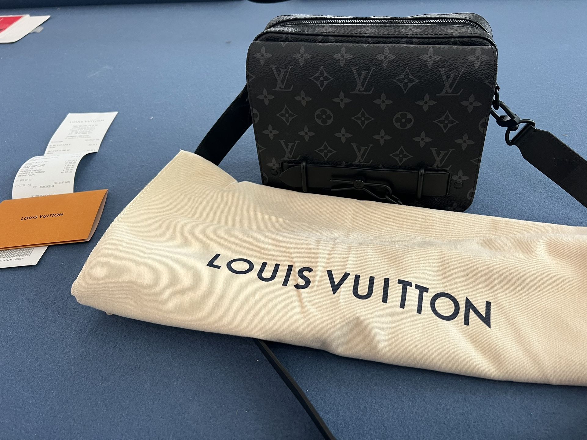 Louis Vuitton Messenger Bag