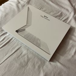 Apple Magic Keyboard 11 inch