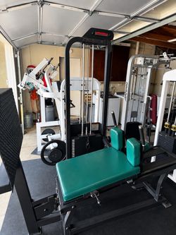 Life Fitness Selectorized Leg Press Machine 395lbs weight stack