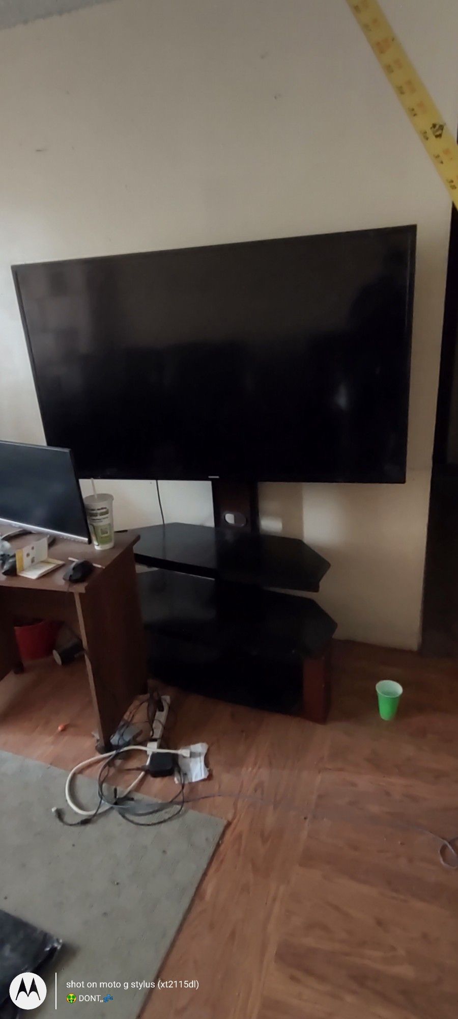 68 Inch TV Asking 500 With The Glass Table
