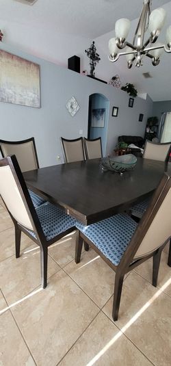 Dining Table with 8 chairs