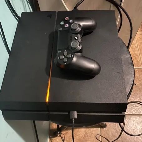 Ps4 Two Controllers 2 Games 1tb Memory