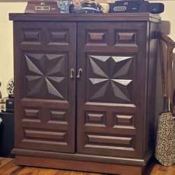 Teakwood Bar With Glassware 