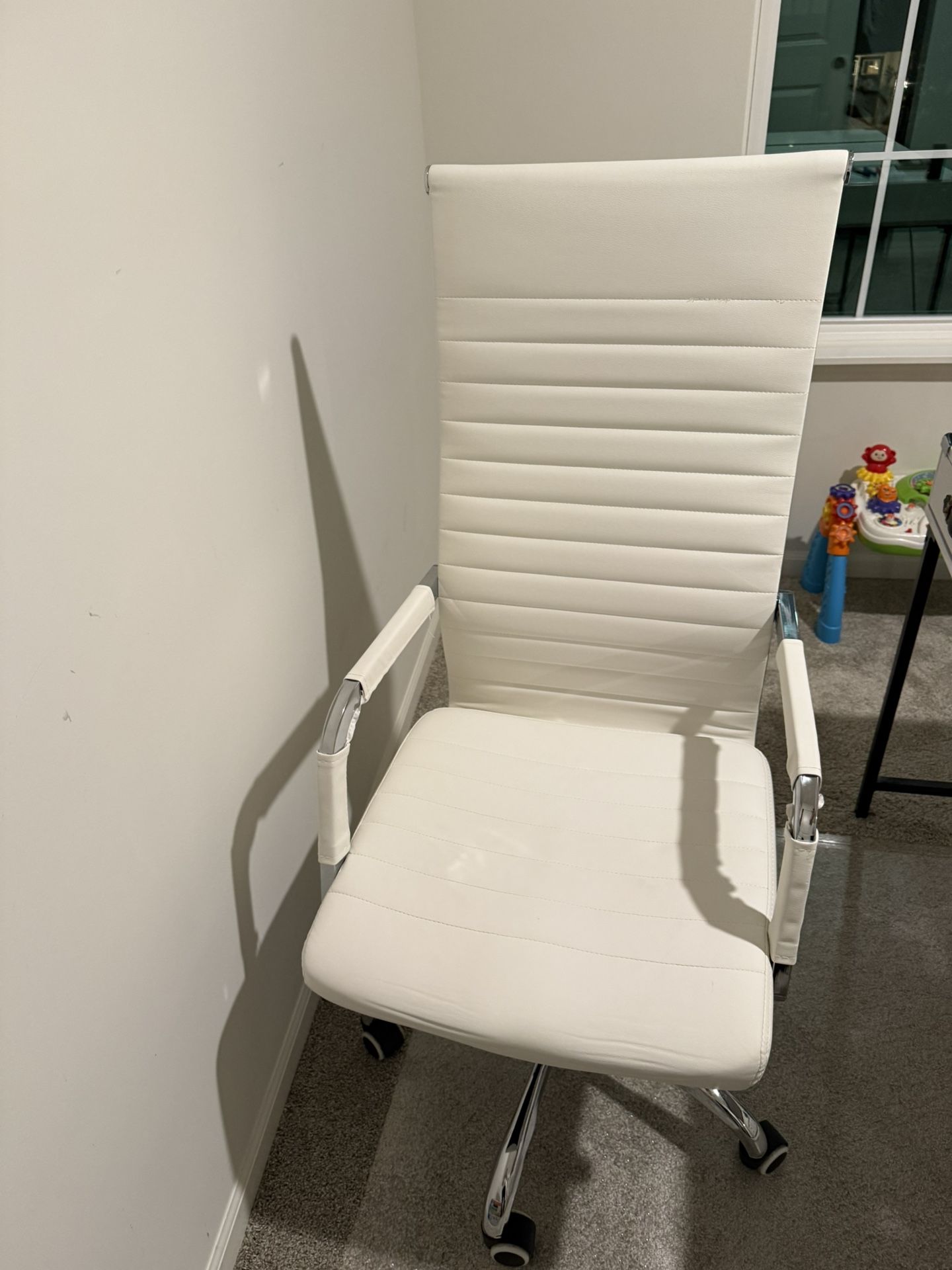 White Computer Desk And Whit Leather Chair