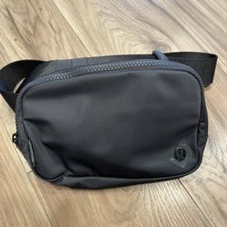 Lululemon Everywhere Belt Bag