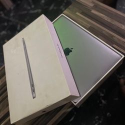 MacBook Air Available At Giveaway Price