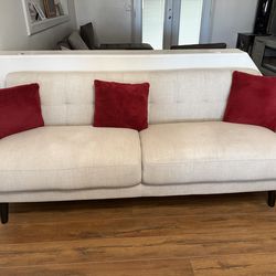 SILLON, DOS INDIVIDUALES, Y MESAS DE CENTRO