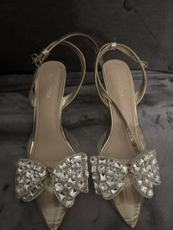 Bow heels