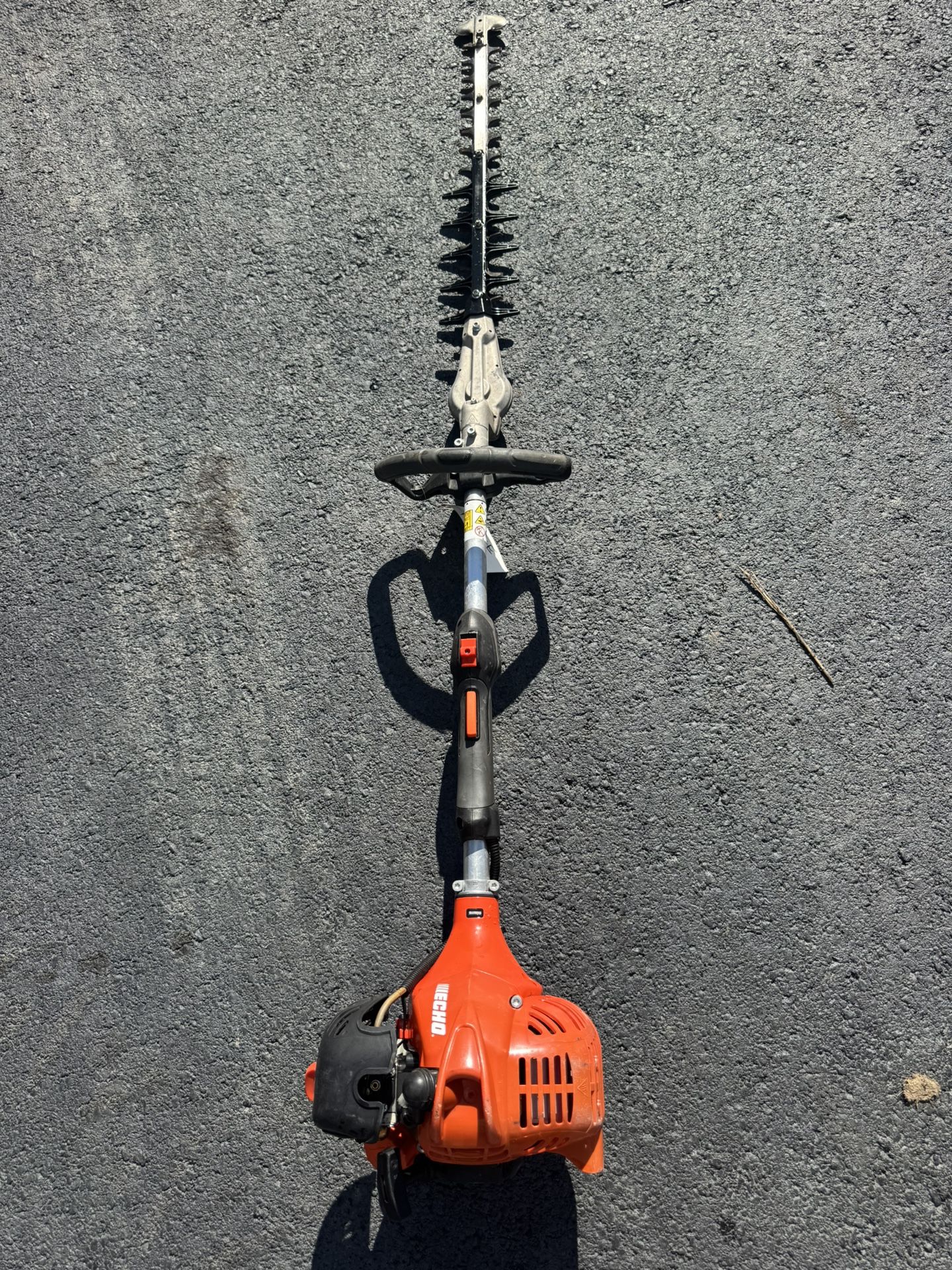 Echo Hedge Trimmer With 20” Shaft 21.2cc Engine. Lightly Used. Must Pickup