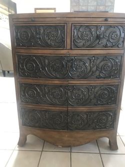 Cabinet / Dresser