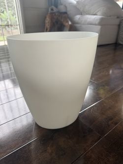 Small trash bin $5