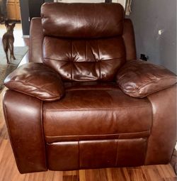 Brown Leather Manual Recliner Chair – Excellent Condition