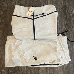 Mens Nike sweatsuits sizes m,L,xl,3x $70 each hmu ✅✅🔥💯