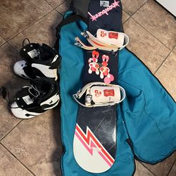 ⛄️ Snow Board 132 Cm  -regular Width  - Shoe Size 8. In Good Condition  - Still Alot Of Life Left Without The Hefty Price