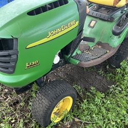 John Deere Riding mower NO dECK 