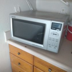 . Sharp R-820JS 0.9 cu. ft. Grill 2 Convection Microwave