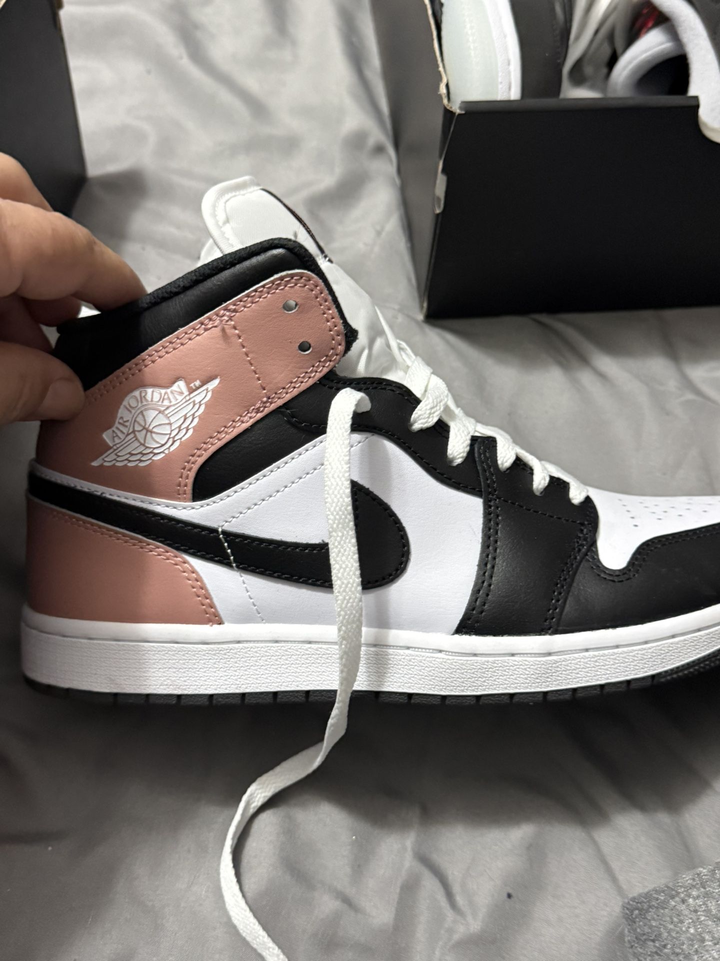 Air Jordan 1 Rose Pink Mid 