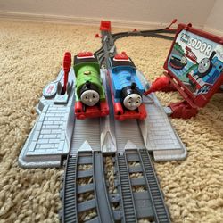 Thomas & Friends "All Engines Go" Motorized Train Set & Interactive Track