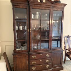 Antique Drexel Heritage Dining Set with Hutch - Excellent Condition
