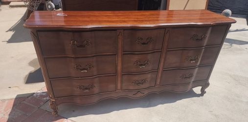 Dresser