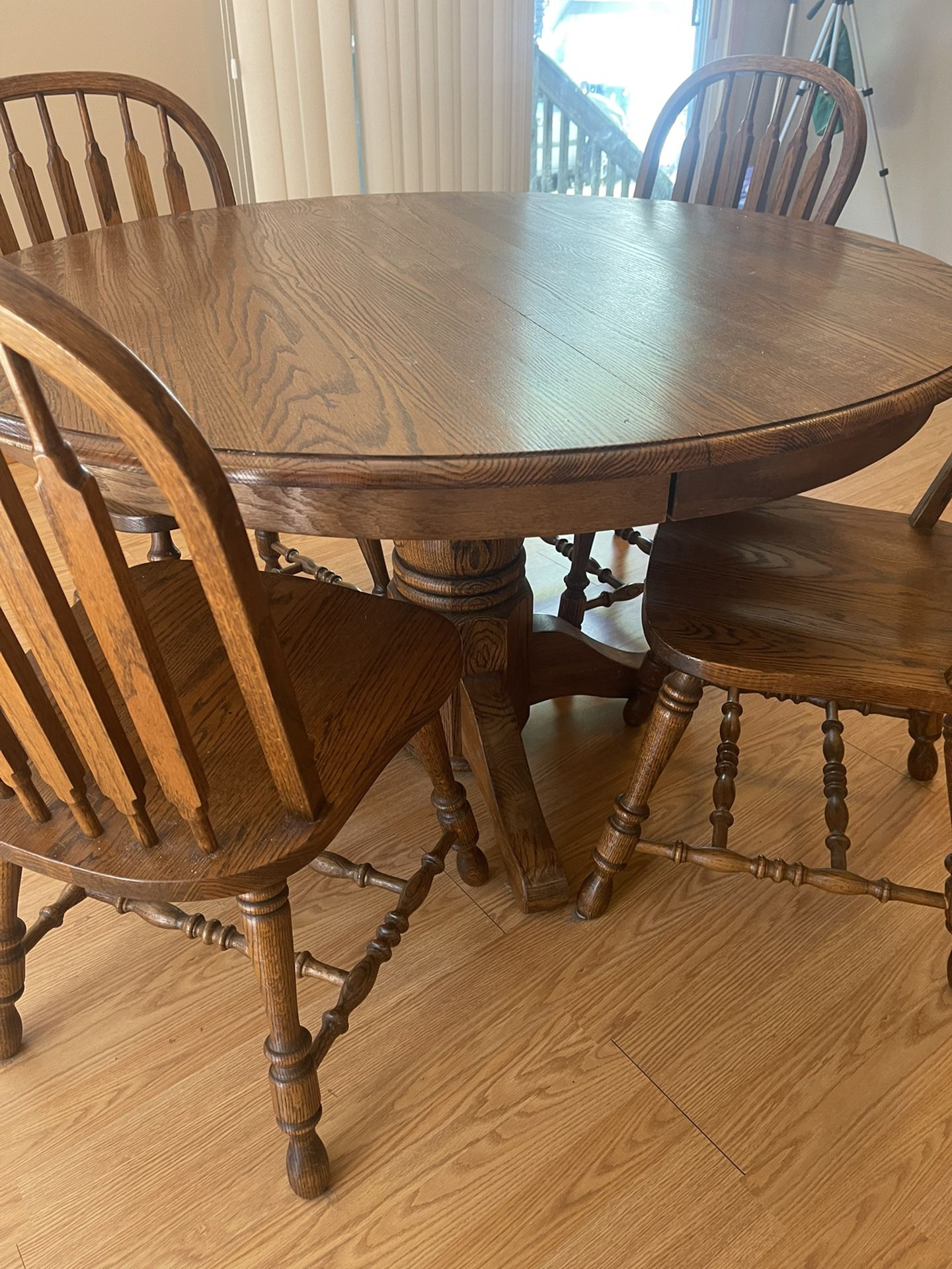 Expanding Dining Set With 4 Chairs