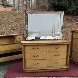 Gorgeous MCM Swedish Bedroom Set (Full)/ REDUCED to JUST $255!