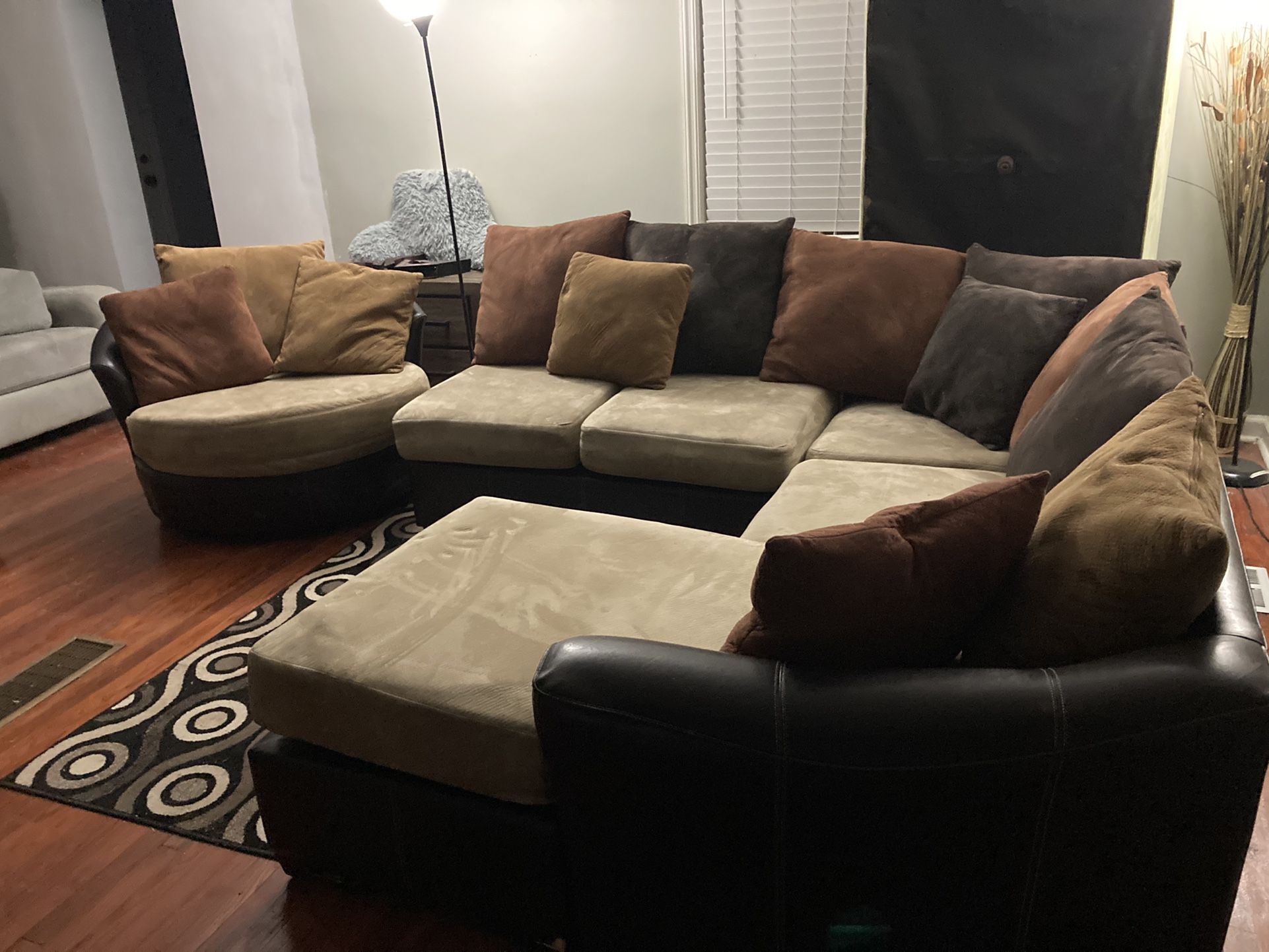 HAVERTYS PLUSH USED MOCHA SMALL 3PC SECTIONAL & REVOLVING CHAIR $399 OBO...ALL OFFERS WELCOME!!