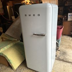 SMEG Retro Refrigerator -Pastel Blue 9 cu. ft. 