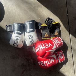 Two Pairs Of 14 Oz Training Gloves And Wraps 