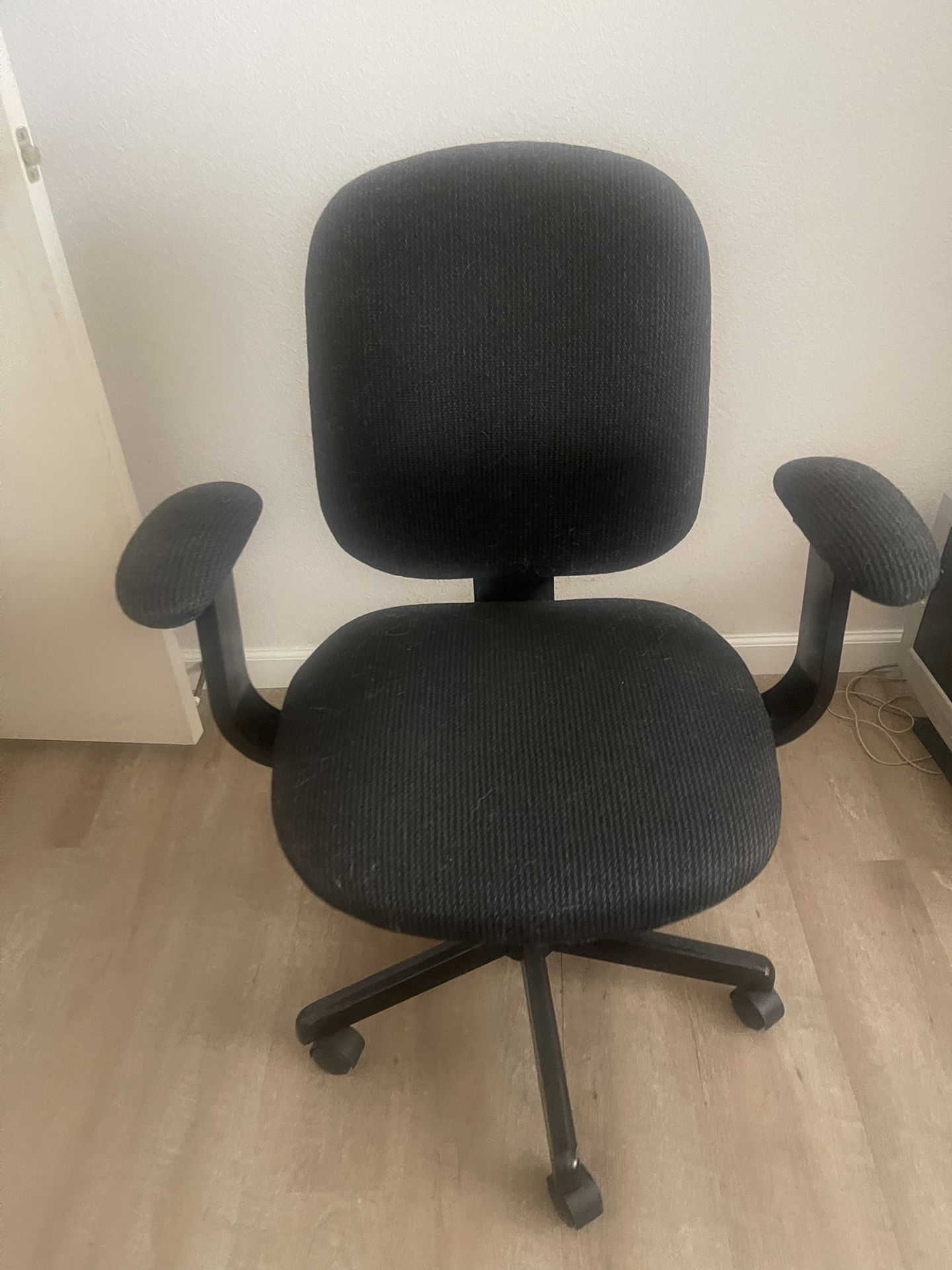FREE DESK CHAIR