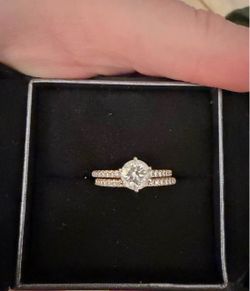 Diamond Engagement Ring and Wedding Band Set