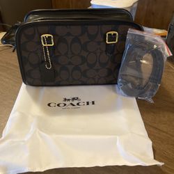 Coach Women's Clutch/Hand Bag