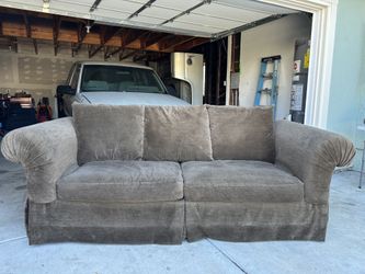 Rowe Furniture Couch Free Delivery