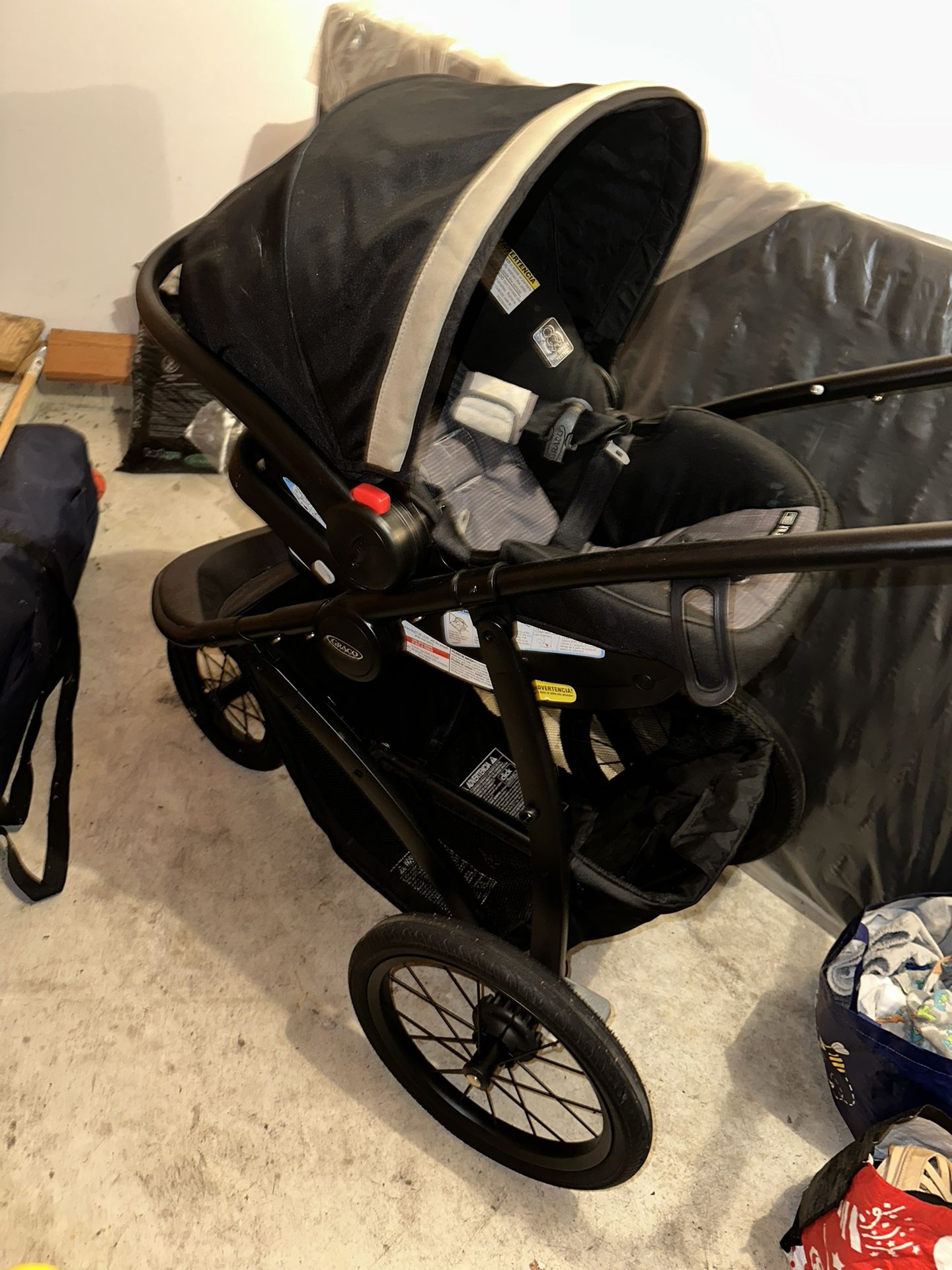 Graco Jogger Stroller -travel System-car Seat And Base