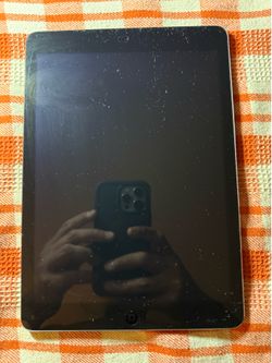 Apple IPad ( 9.7 Inch Retina Wifi Only ) 2013 1 GB Ram & 32 GB ( A1474 EMC: 2646) BLK / SILV