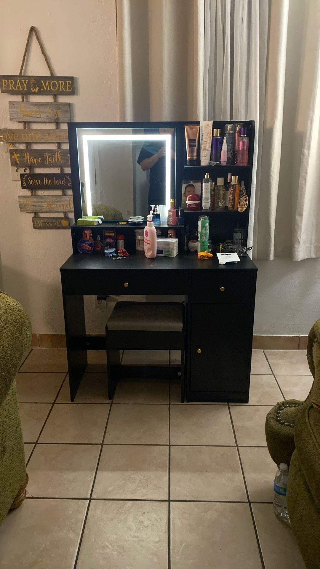 Black Vanity With Lights & Chair 55 x 37