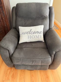 Recliner chairs