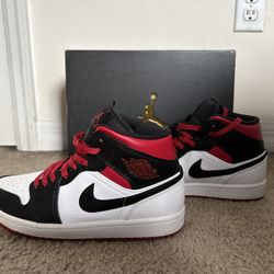 Air Jordan 1 Mid 'Gym Red Black Toe'
