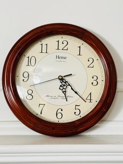 Hense Round Wall Clock