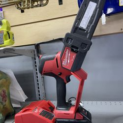 Milwaukee Chain Saw M18 Fuel Model: 3004-20