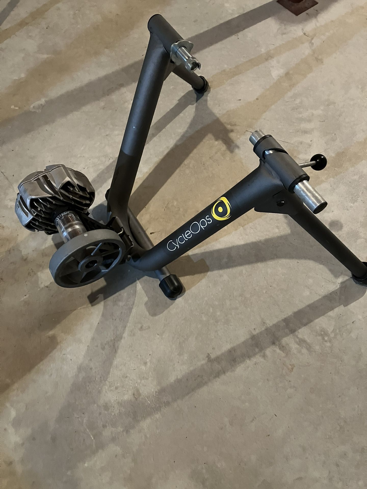CycleOps Fluid2 Bicycle Trainer Cyclops
