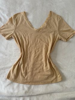 Beige Ribbed Lace Trim V-Neck Top – Soft Stretch Short Sleeve Tee (Size L)