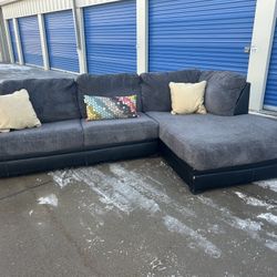DELIVERY AVAILABLE 🚚🚛🚚 super Nice 2 Piece Fluffy Sectional 