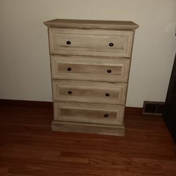 Small.dressinf Missing 1 Knob $25.00