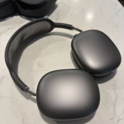 Space Gray AirPods Max